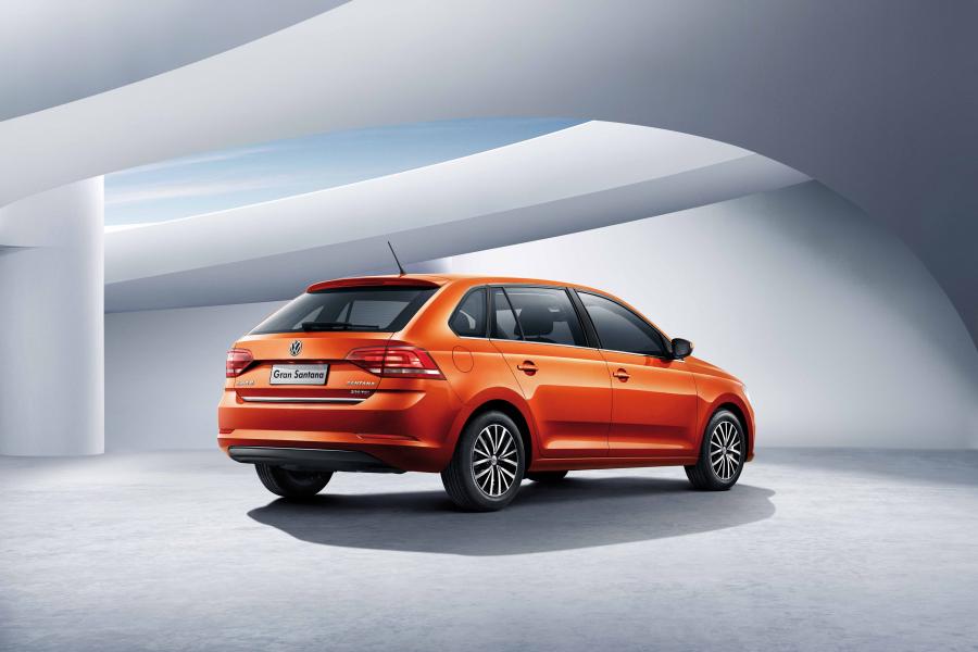 Volkswagen Gran Santana 2015 года  (фото 2 из 13)